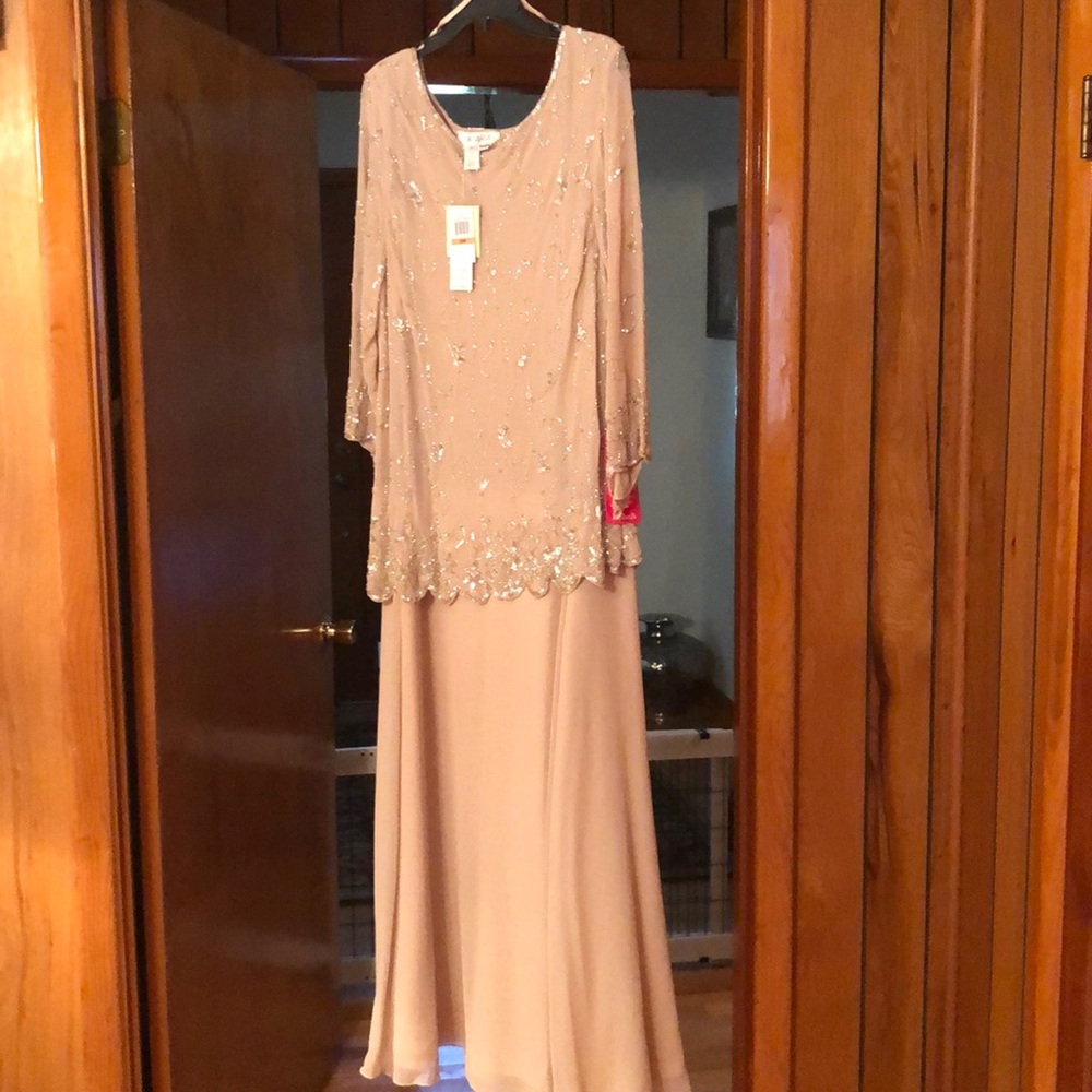 Jkara floor length evening gown size 24W